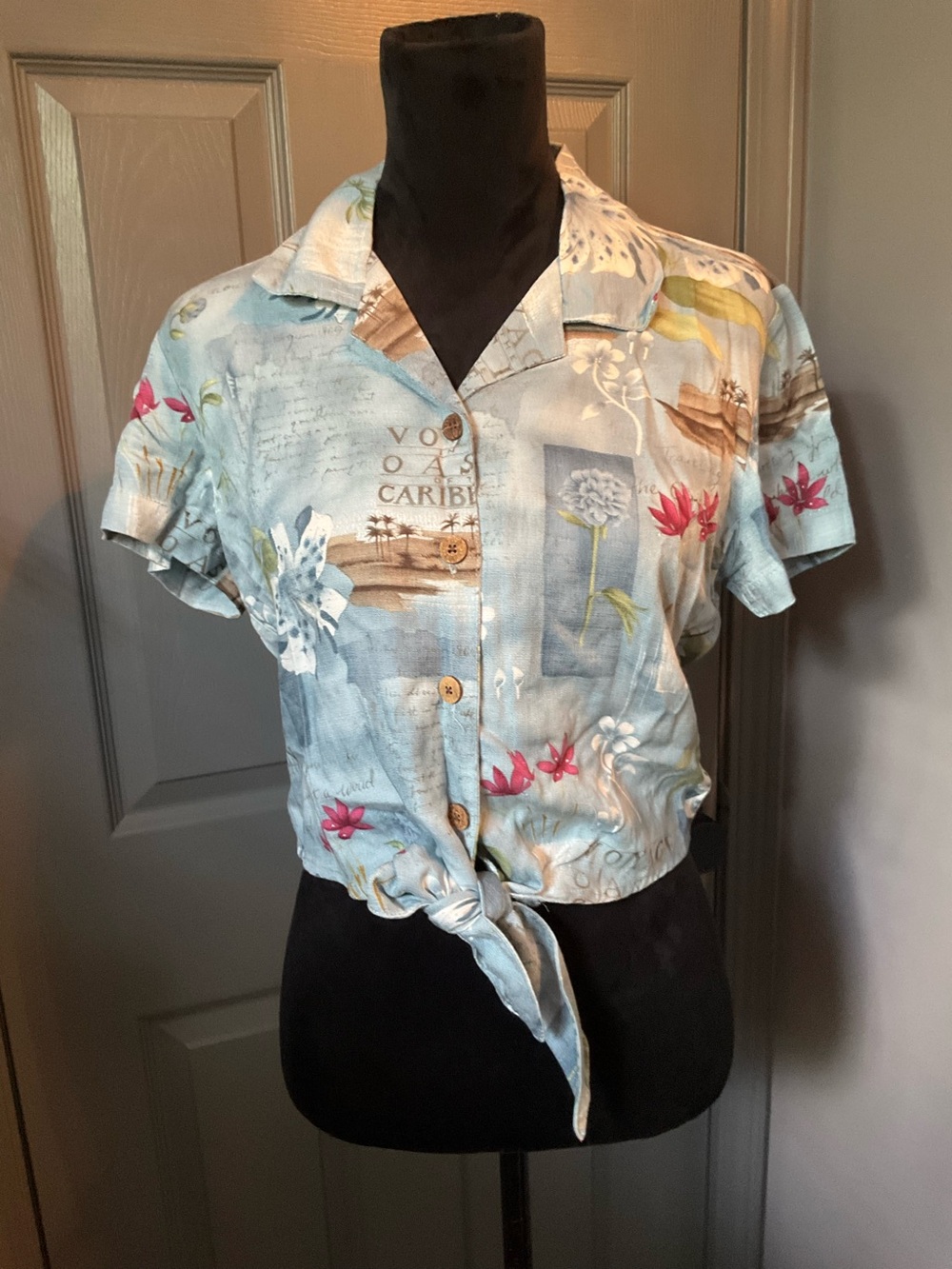 Caribbean Joe M blue button-down tie top